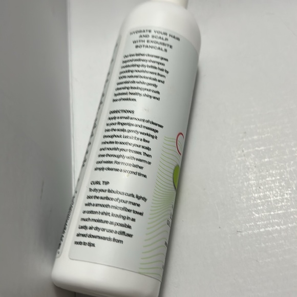 I.M. Society Curly Hair System. Shampoo, Conditioner, Gel & 2 Curl Cream - Picture 9 of 13